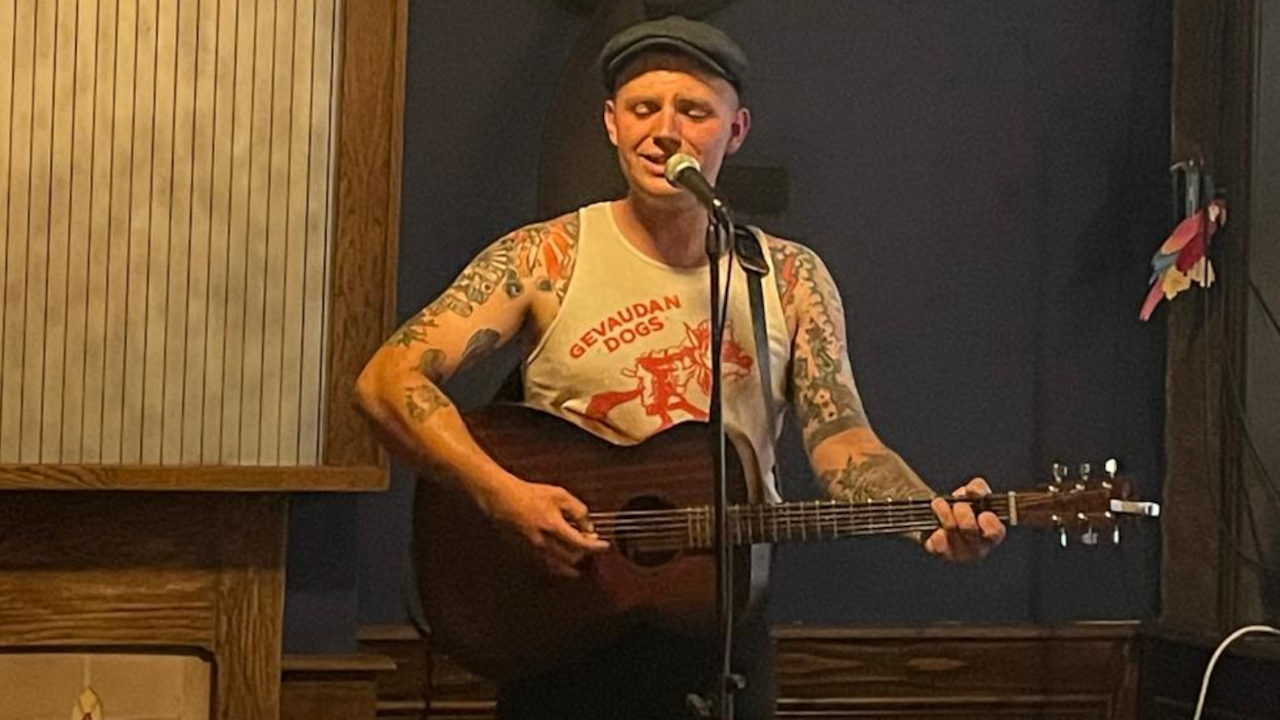 Vince Cayo at the Chip n Ern